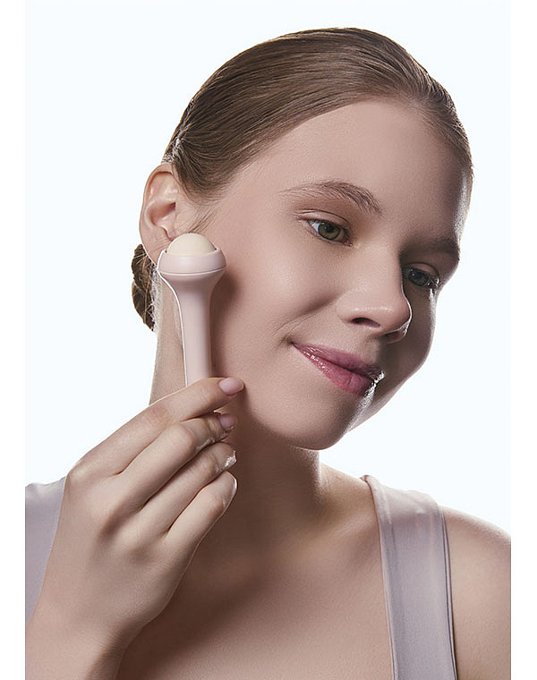 Роликовый массажер Гуаша со сменными роликами “Gua Sha Serum Infusion Roller AMG337 ” CHEEKY GEMMY Gezatone 11