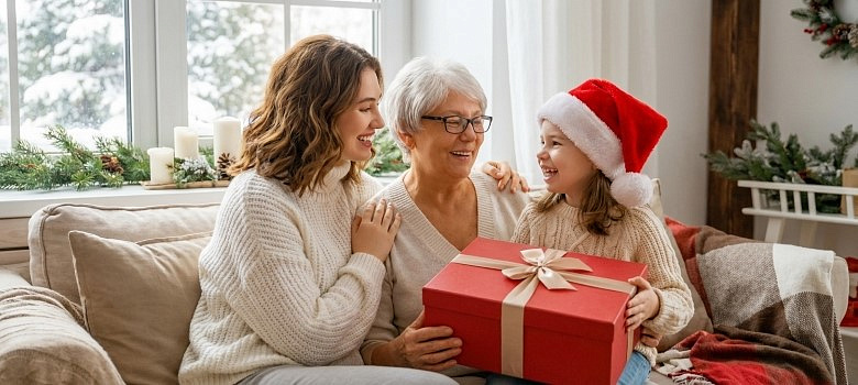 Лучшие подарки родителям на Новый год: практично и с душой
