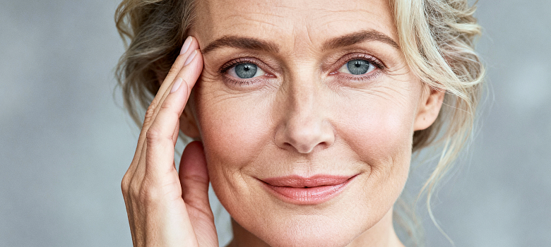 Кожа лица после 50: как вернуть комфорт, сияние и упругость